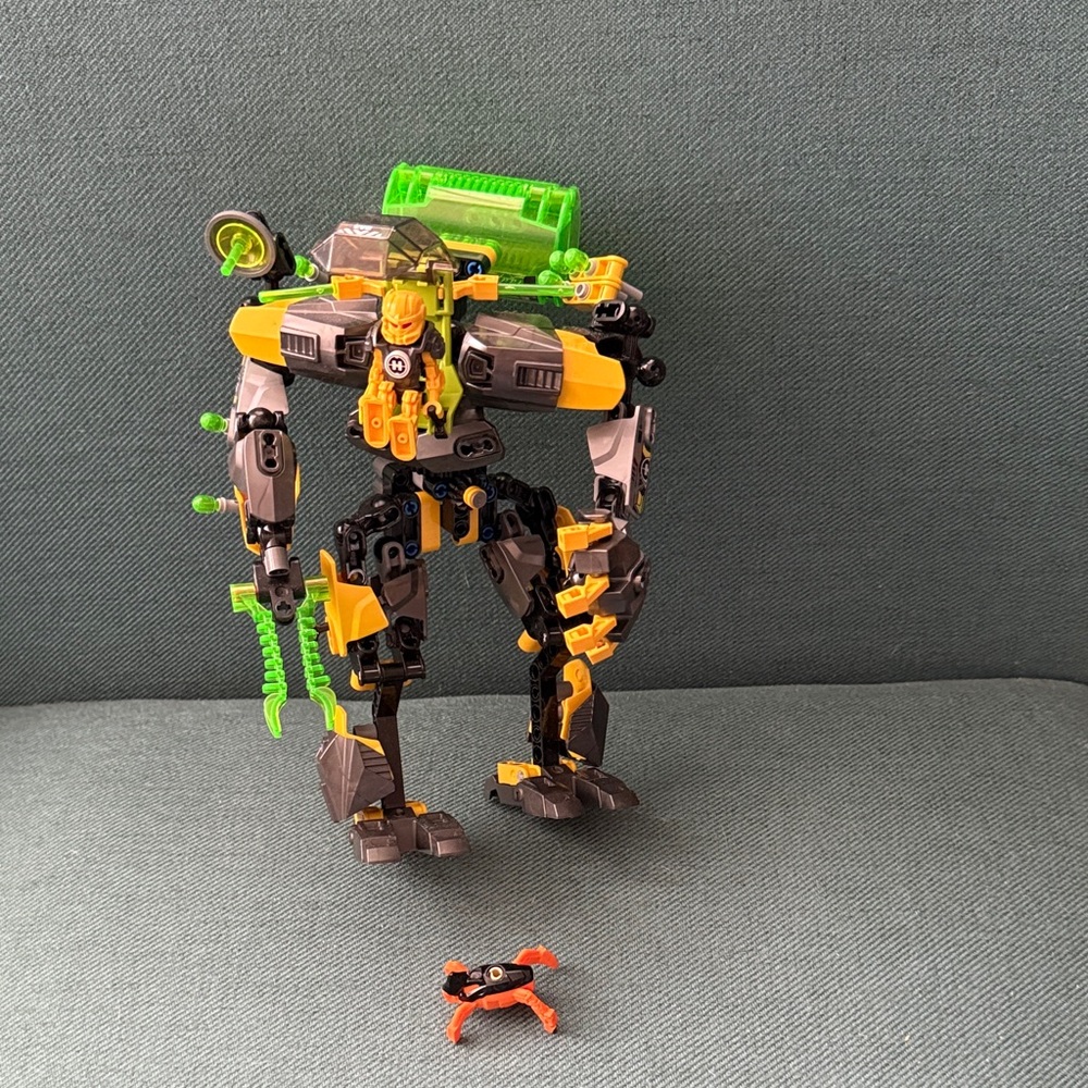 LEGO Hero Factory 44019 ROCKA Stealth Machine (Retired) with Jumper and Alien